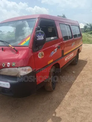 Hyundai H-100 2000 Red
