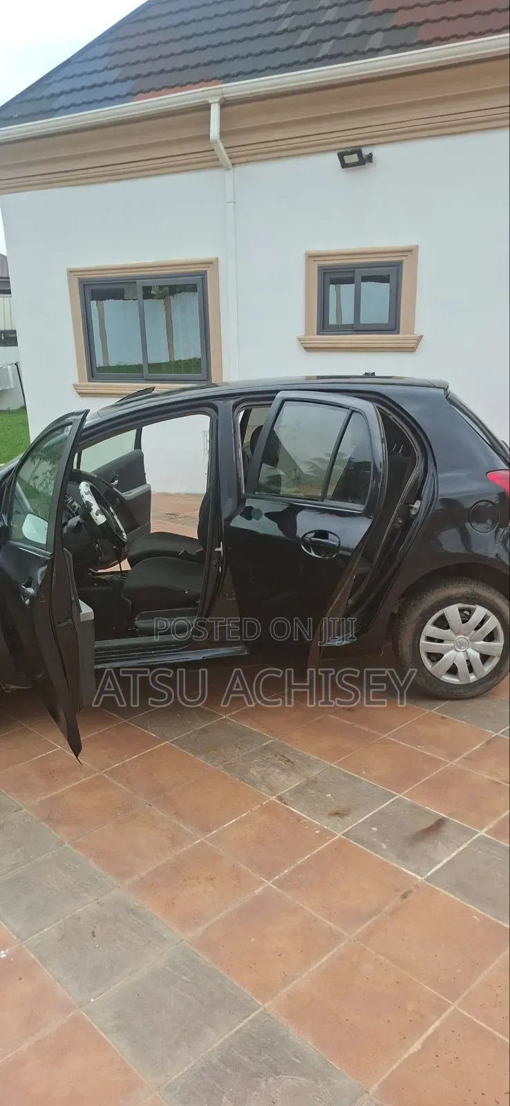 Toyota Vitz 2010 Black