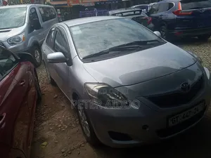 Toyota Belta 2010 Silver