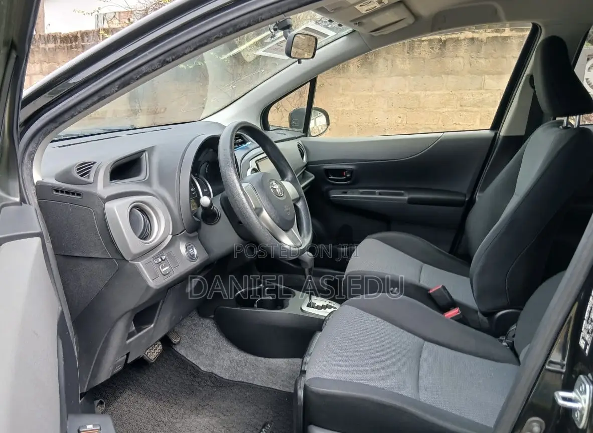 Toyota Vitz 1.3 AWD 3dr 2014 Black