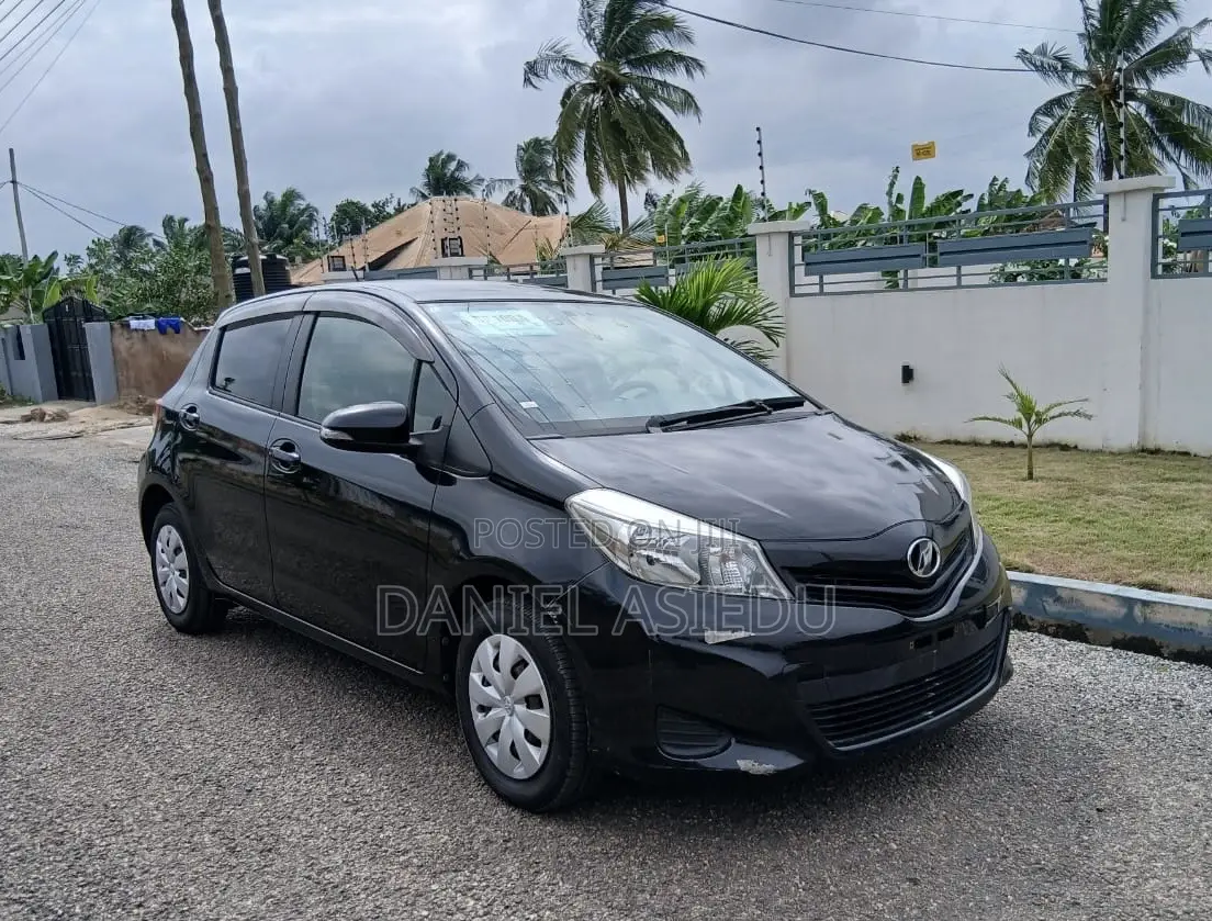 Toyota Vitz 1.3 AWD 3dr 2014 Black