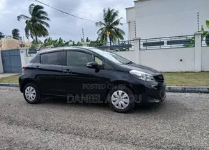 Toyota Vitz 1.3 AWD 3dr 2014 Black
