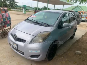 Toyota Vitz 1.3 AWD 5dr 2010 Silver