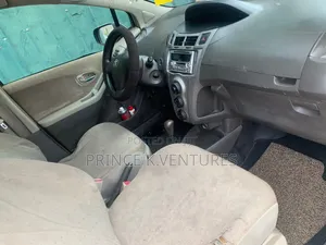 Toyota Vitz 1.3 AWD 5dr 2010 Silver