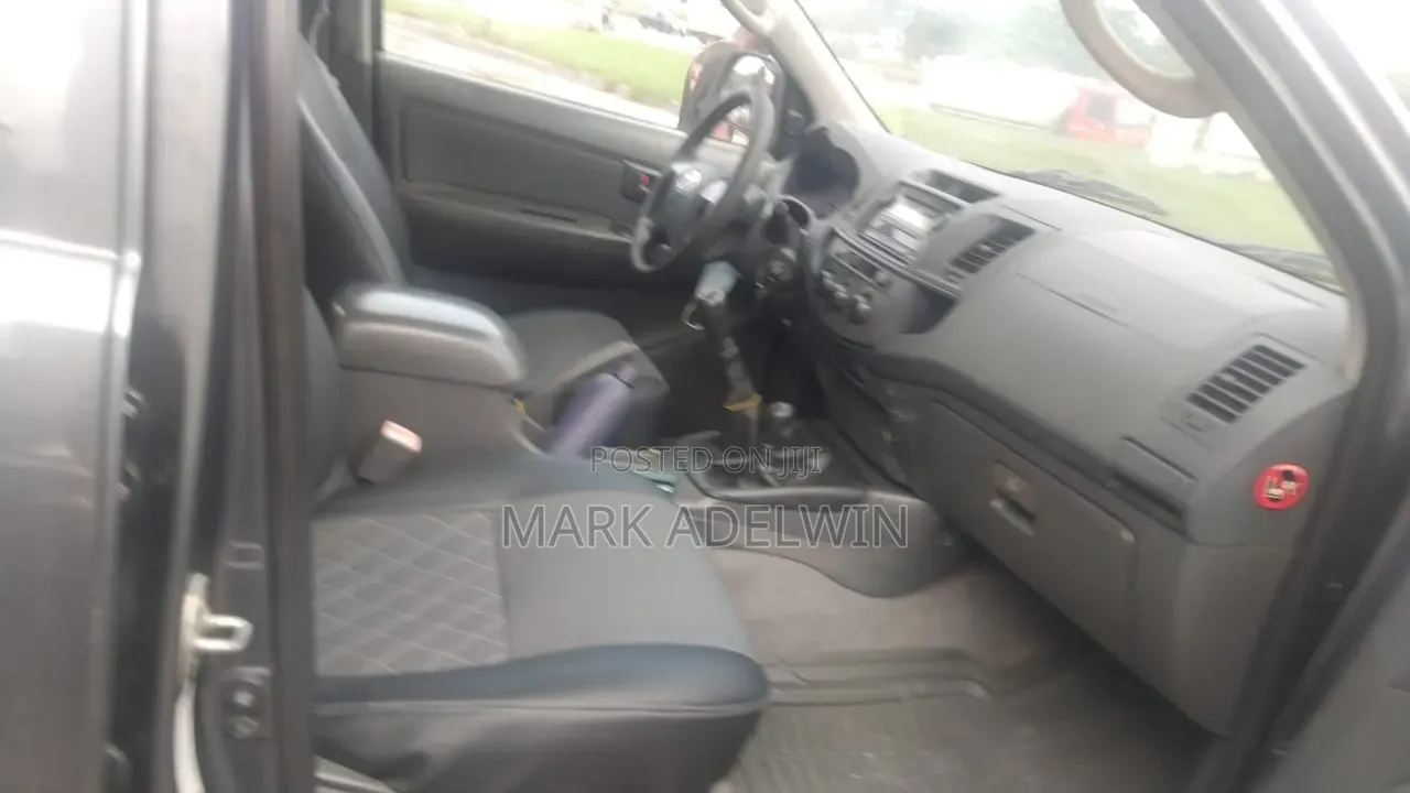 Toyota Hilux 2013 Gray