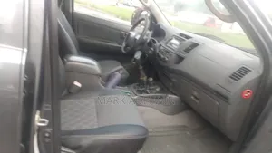 Toyota Hilux 2013 Gray