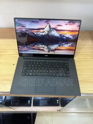 New Laptop Dell XPS 15 (9560) 16GB Intel Core i7 SSD 512GB