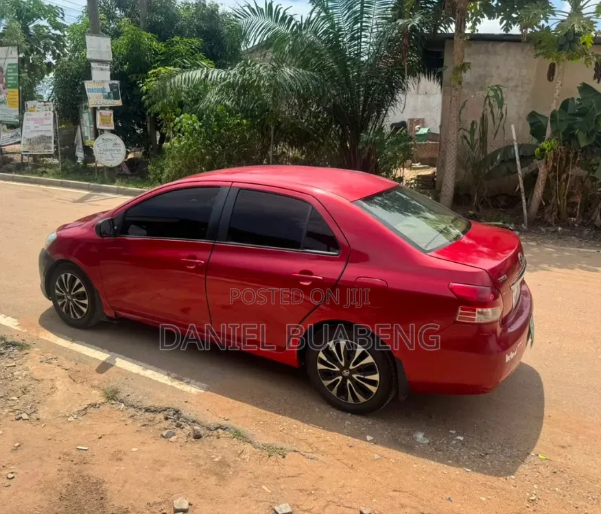 Toyota Yaris 2010 Red
