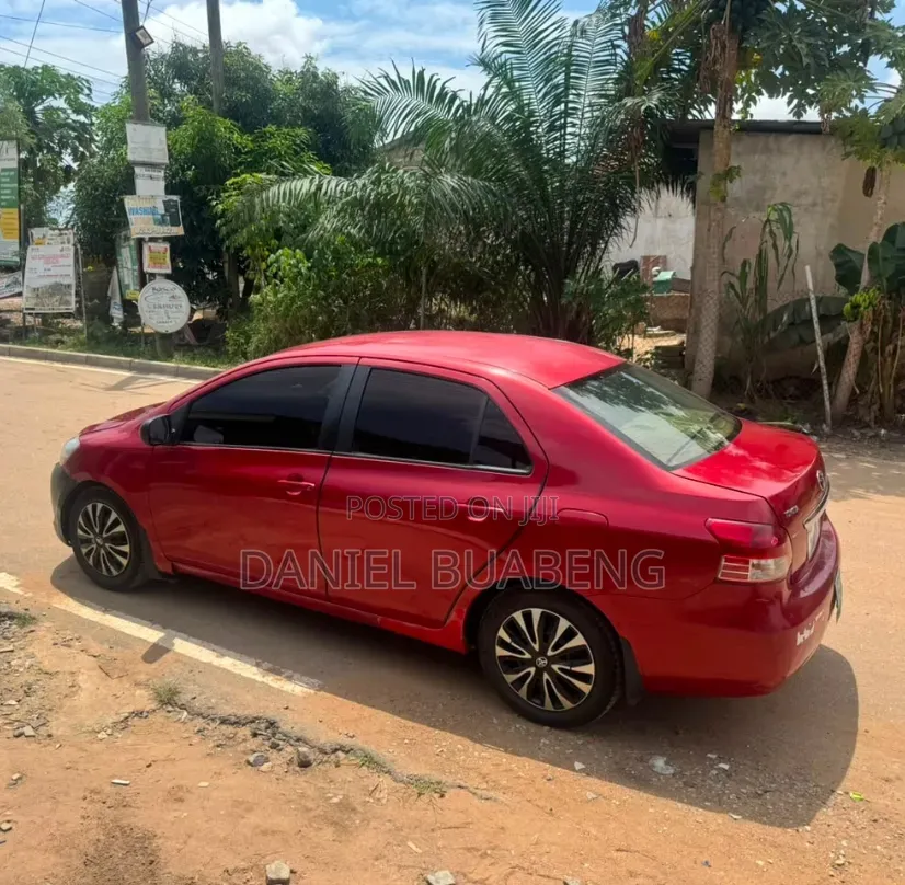 Toyota Yaris 2010 Red