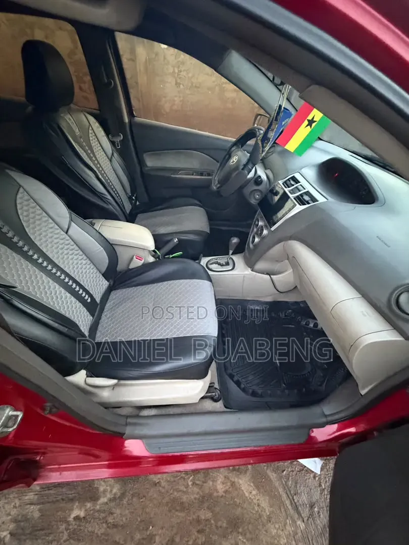 Toyota Yaris 2010 Red