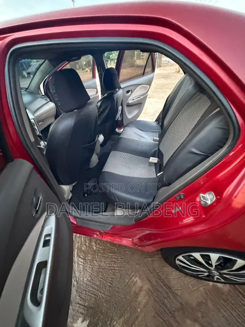 Toyota Yaris 2010 Red