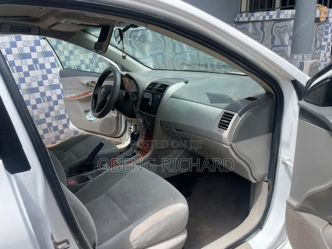 Toyota Corolla 2010 White