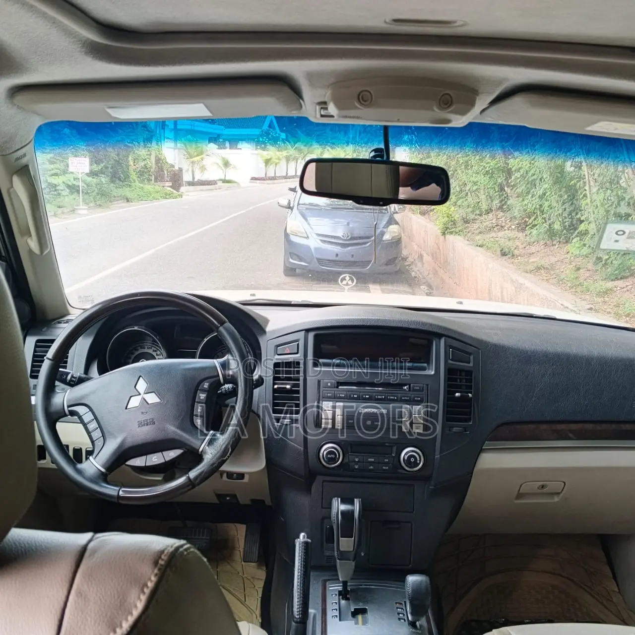 Mitsubishi Pajero 2016 White
