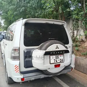 Mitsubishi Pajero 2016 White