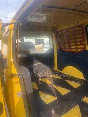 Ford Transit Connect 2016 Yellow