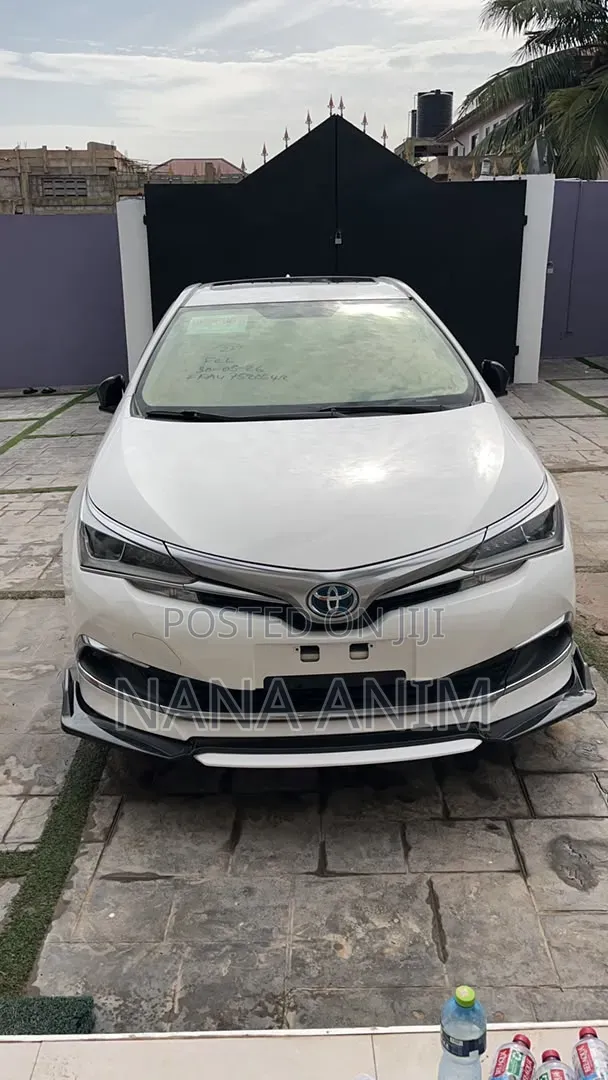 Toyota Corolla 2018 White