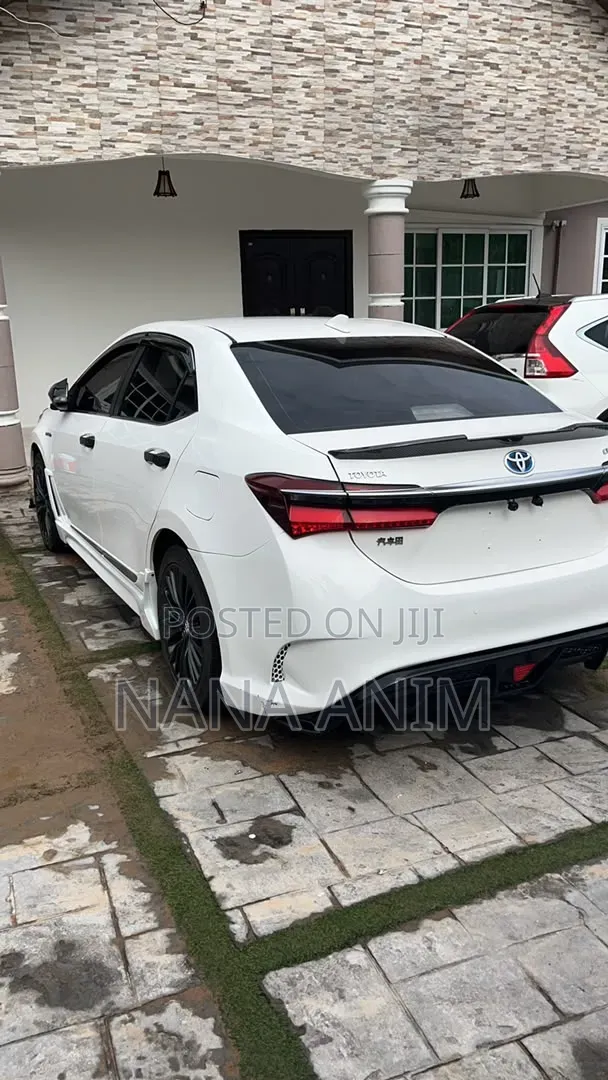 Toyota Corolla 2018 White