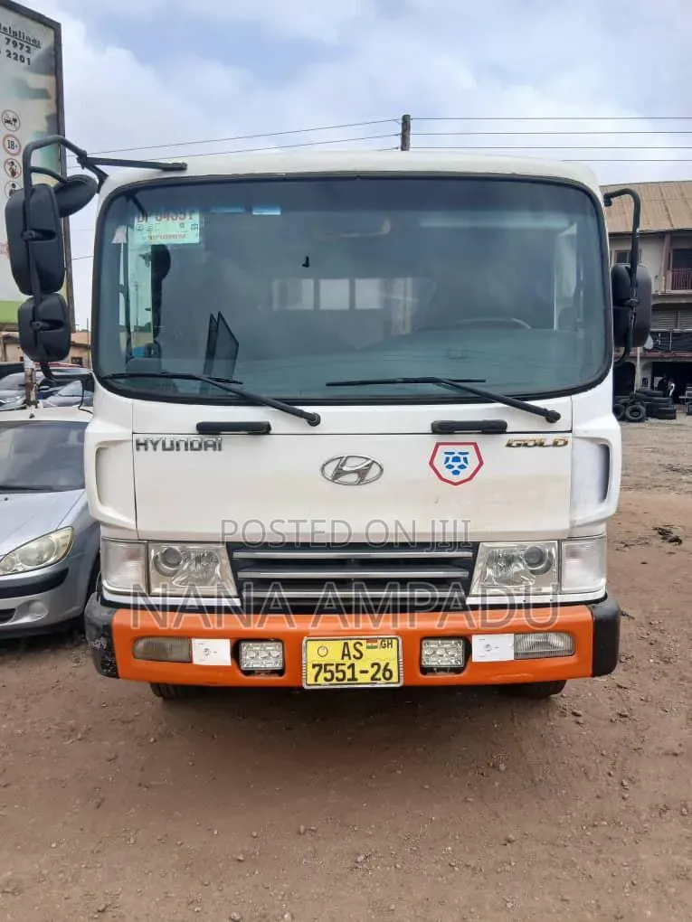 Hyundai Gold 8 Holes 2014 White