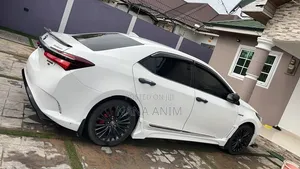 Toyota Corolla 2018 White