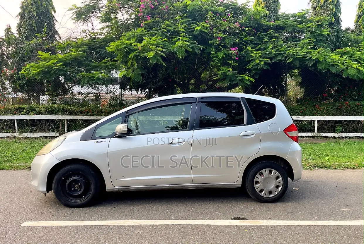 Honda Fit Automatic 2012 Silver