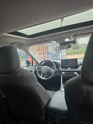Toyota RAV4 XLE 2022 White