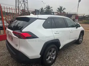 Toyota RAV4 XLE 2022 White