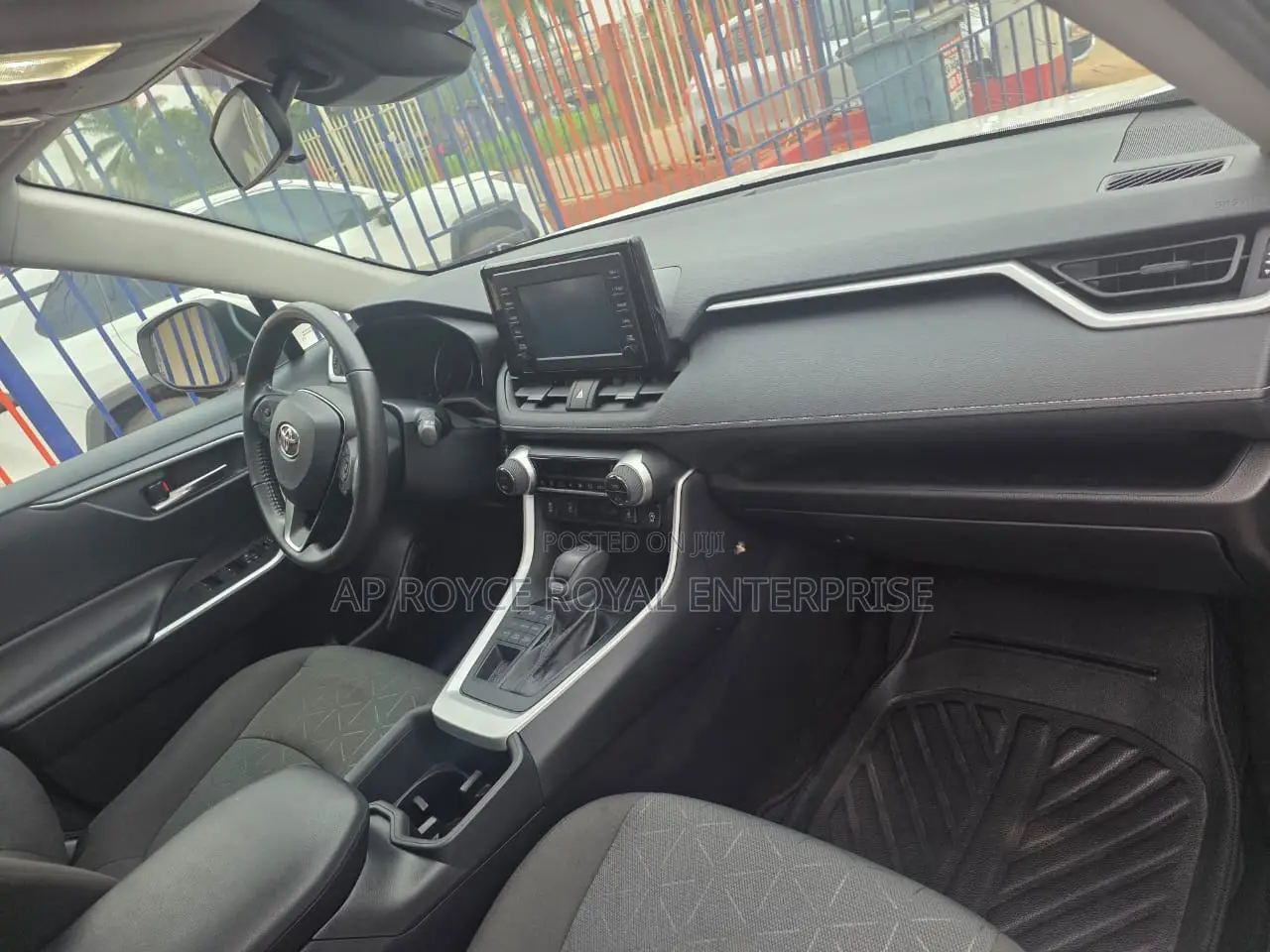 Toyota RAV4 XLE 2022 White