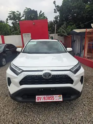 Toyota RAV4 XLE 2022 White
