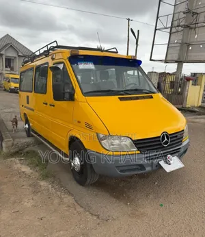Mercedes-Benz Sprinter 2000 Green