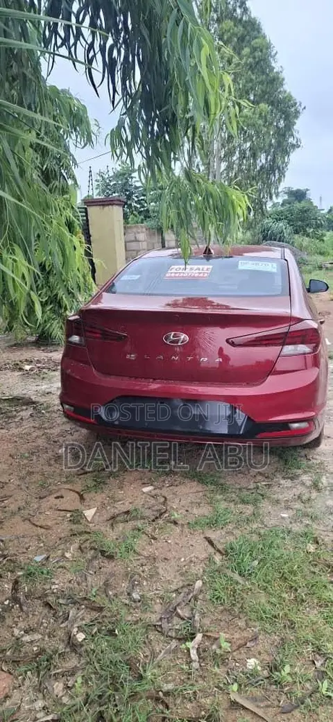 Hyundai Elantra 2020 Red