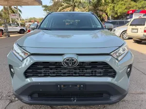 Toyota RAV4 2021 Gray