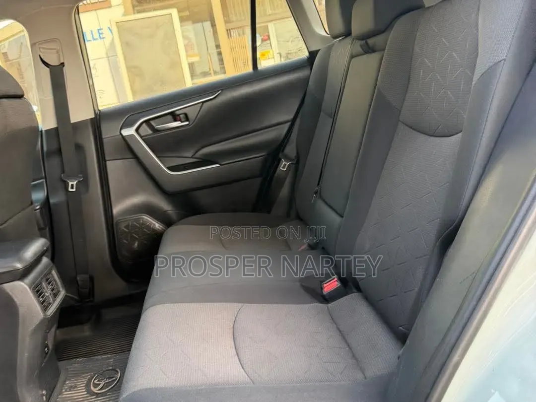 Toyota RAV4 2021 Gray