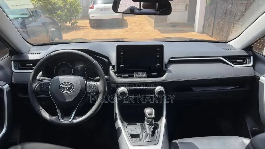 Toyota RAV4 2021 Brown