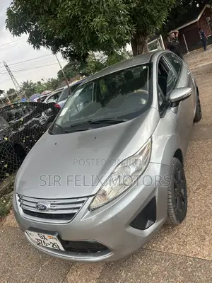 Ford Fiesta SE 4dr Sedan (1.6L 4cyl 5M) 2014 Gray