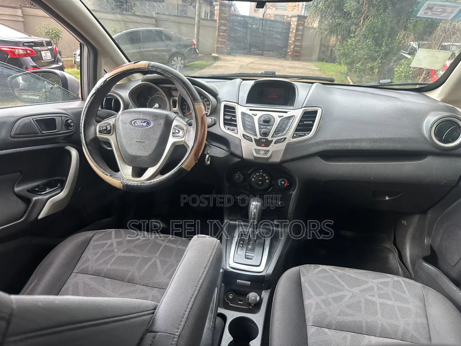 Ford Fiesta SE 4dr Sedan (1.6L 4cyl 5M) 2014 Gray