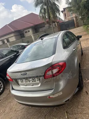 Ford Fiesta SE 4dr Sedan (1.6L 4cyl 5M) 2014 Gray