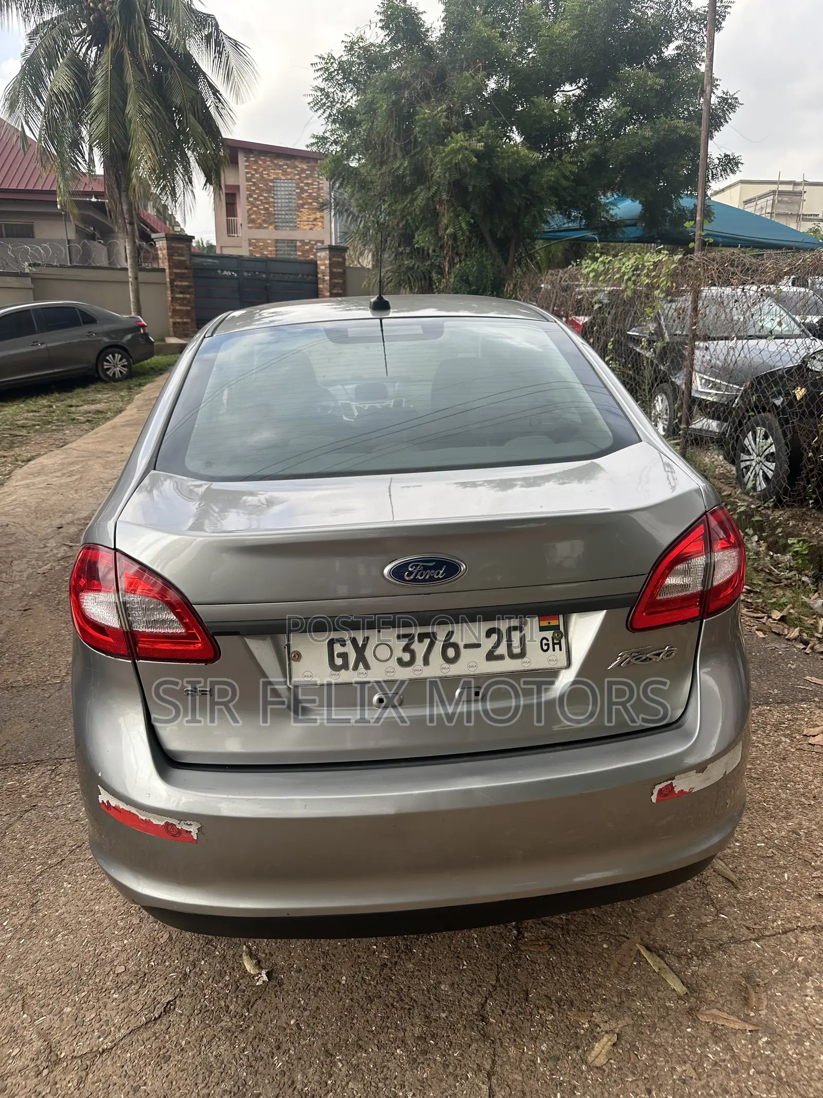 Ford Fiesta SE 4dr Sedan (1.6L 4cyl 5M) 2014 Gray