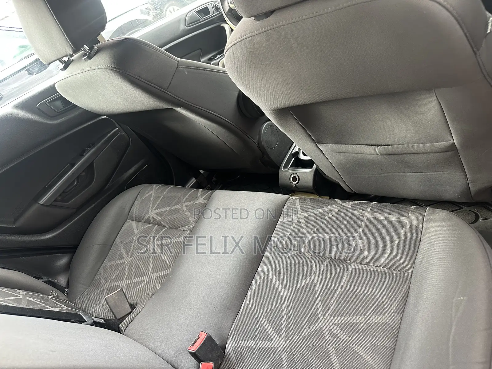 Ford Fiesta SE 4dr Sedan (1.6L 4cyl 5M) 2014 Gray