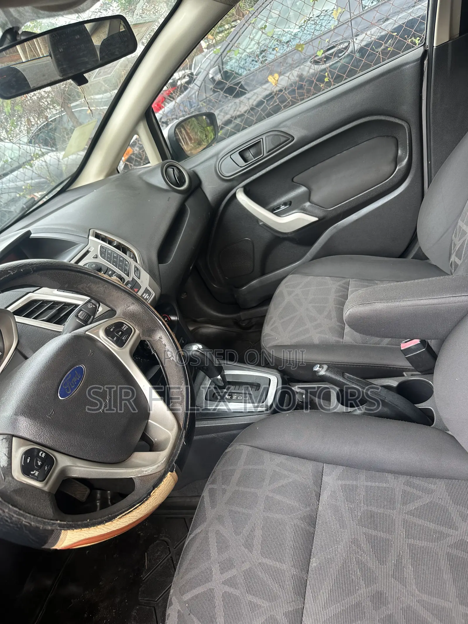 Ford Fiesta SE 4dr Sedan (1.6L 4cyl 5M) 2014 Gray