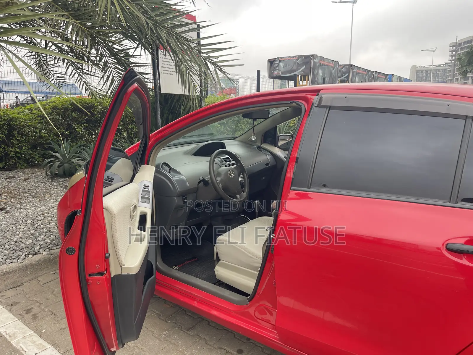 Toyota Vitz 2010 Red