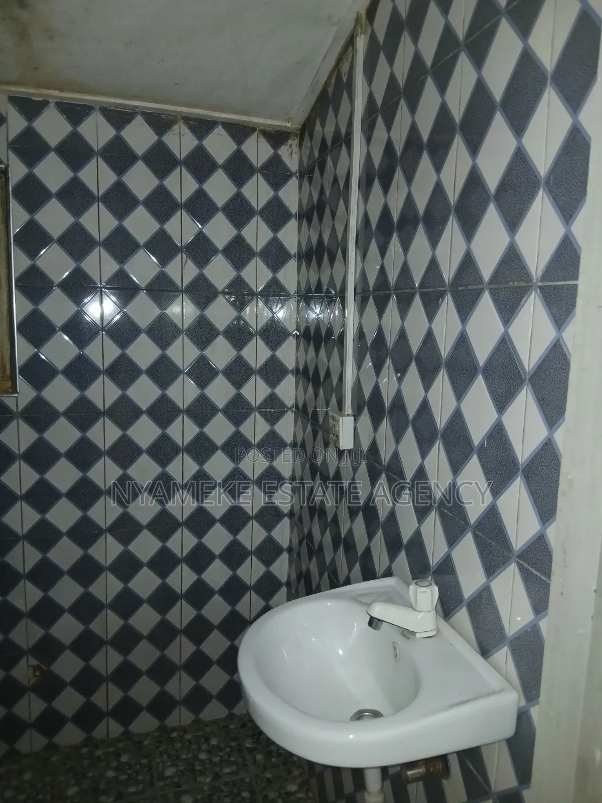 1bdrm Apartment in Karikari, Exhibition for rent