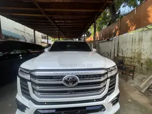 New Toyota Land Cruiser LC300 2023 White