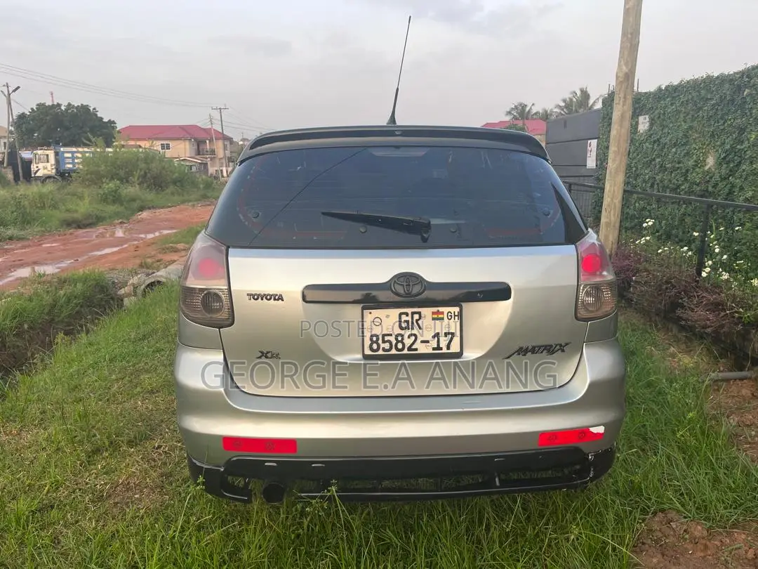 Toyota Matrix XR Hatchback FWD (1.8L 4cyl 4A) 2006 Silver