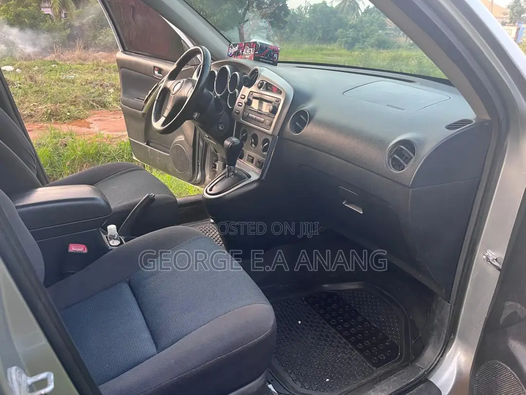 Toyota Matrix XR Hatchback FWD (1.8L 4cyl 4A) 2006 Silver
