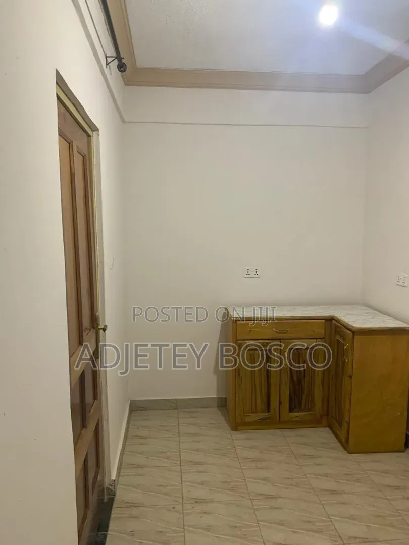 1bdrm Apartment in Bushroad, New Town for rent