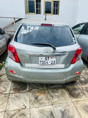 Toyota Vitz 2012 Silver