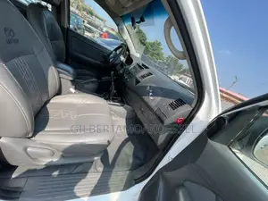 Toyota Hilux 2012 White