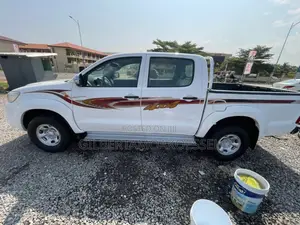 Toyota Hilux 2012 White
