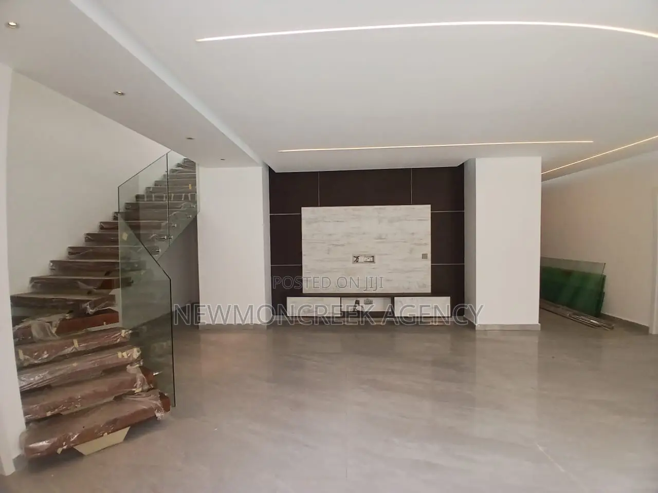 5bdrm Duplex in East Legon Hills, Accra Metropolitan for sale