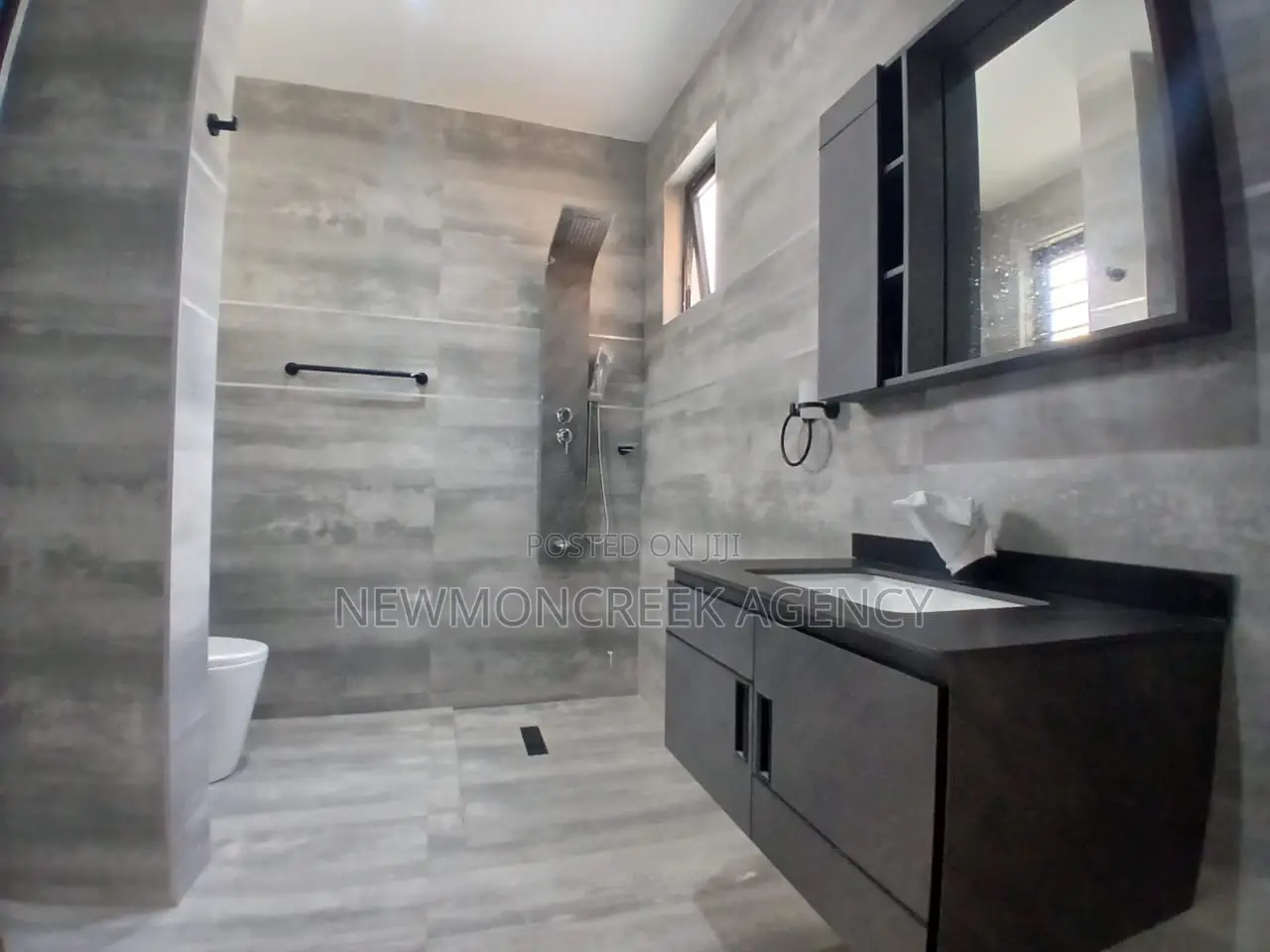5bdrm Duplex in East Legon Hills, Accra Metropolitan for sale